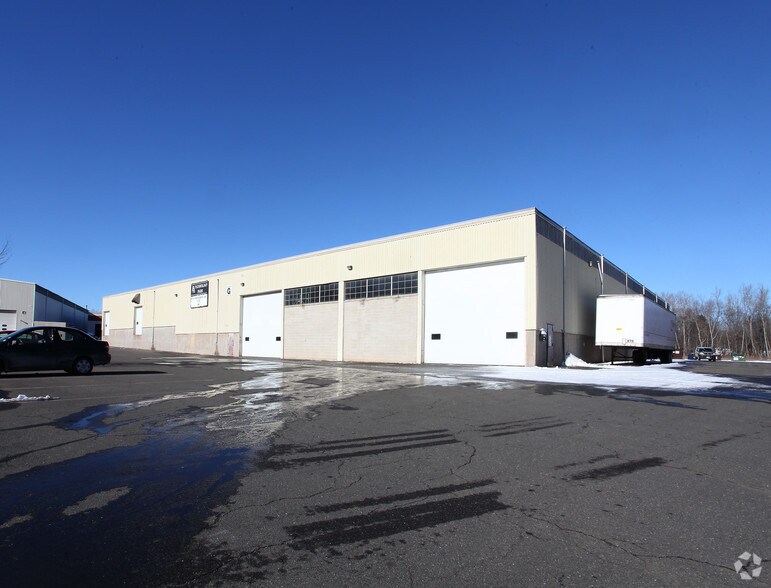 522 Cottage Grove Rd, Bloomfield, CT for sale - Primary Photo - Image 1 of 1