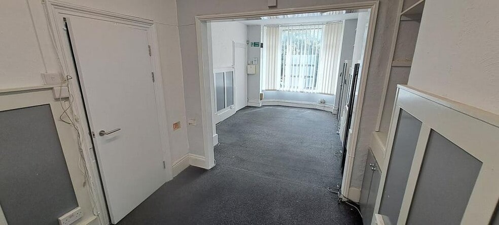 22 Queens Rd, Brighton for lease - Building Photo - Image 2 of 9