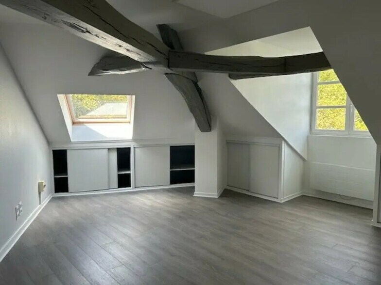 Office in Tours for lease - Interior Photo - Image 1 of 4