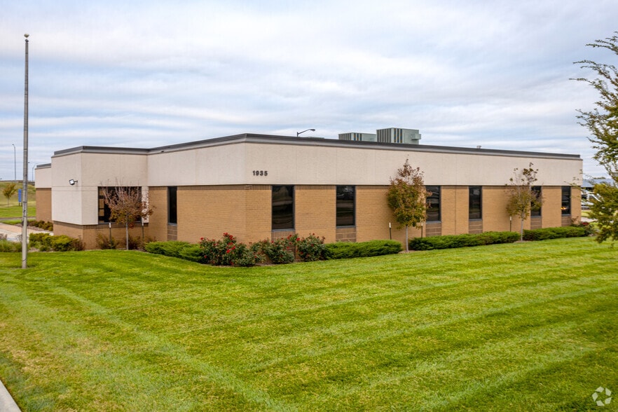 1935 S Midfield Rd, Wichita, KS for sale - Primary Photo - Image 1 of 1