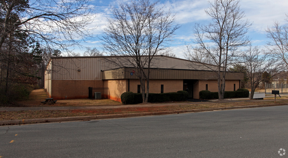 2032 Gateway Blvd, Charlotte, NC for lease - Building Photo - Image 3 of 7