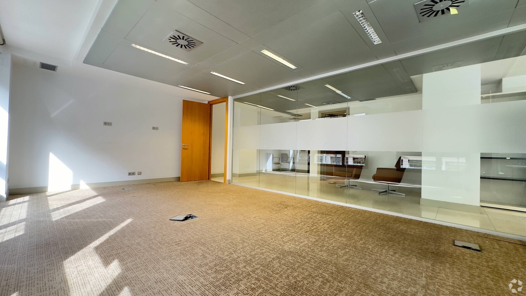 Office in Madrid, MAD for lease Interior Photo- Image 1 of 14