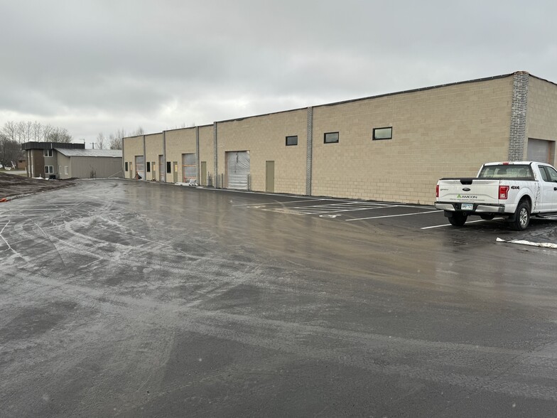 440 Park Ct, Circle Pines, MN for lease - Building Photo - Image 3 of 6