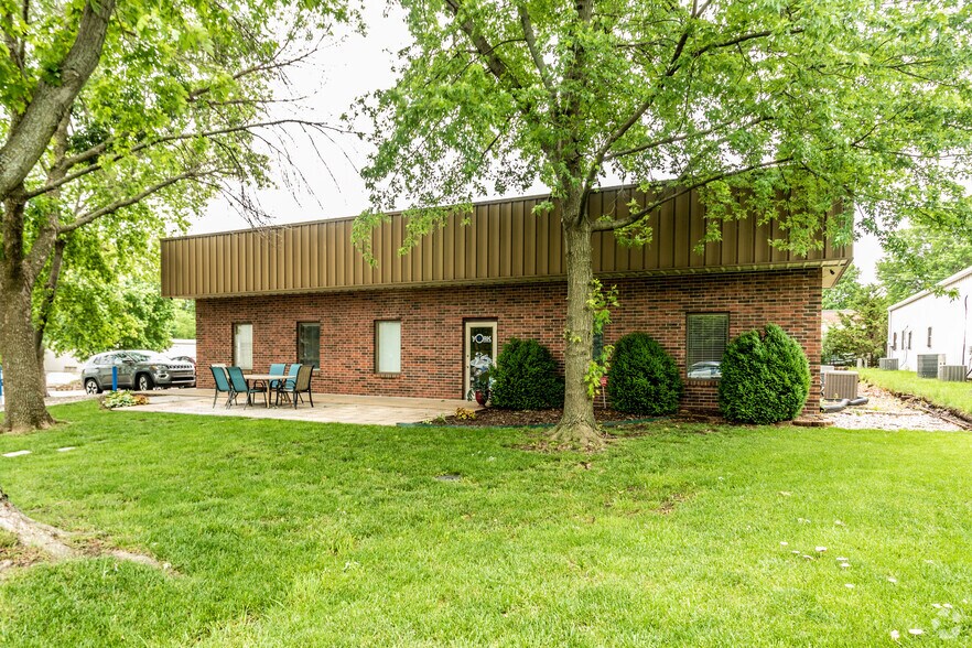 2013 E Prairie Cir, Olathe, KS for sale - Building Photo - Image 1 of 1