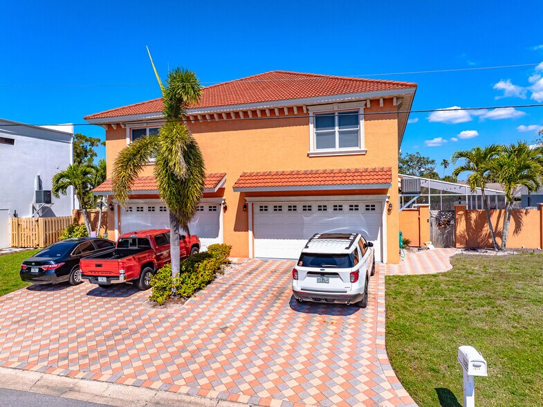 2119- 2125 Montclair Dr, Sarasota, FL for sale - Building Photo - Image 1 of 10