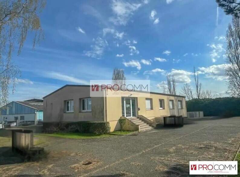 Office in Chartres for lease - Building Photo - Image 1 of 6