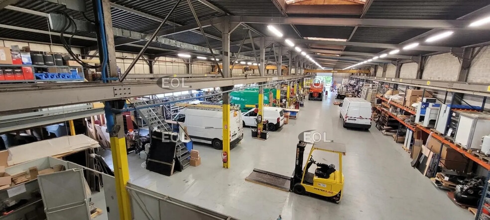 Industrial in Villefranche-sur-Saône for lease - Building Photo - Image 1 of 4