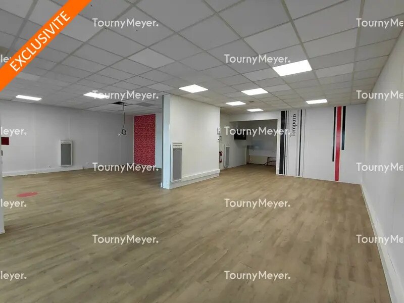 Retail in Lorient for lease Interior Photo- Image 1 of 5
