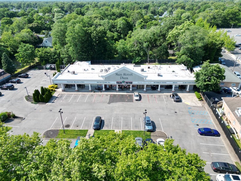 79-97 E Main St, East Islip, NY for lease - Building Photo - Image 1 of 4