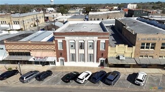 More details for 207 W Grand Ave, Yoakum, TX - Flex for Sale