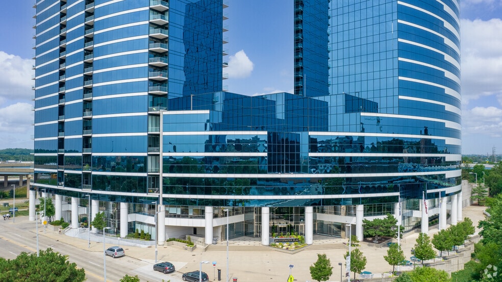 333 Bridge St NW, Grand Rapids, MI for lease - Building Photo - Image 3 of 32