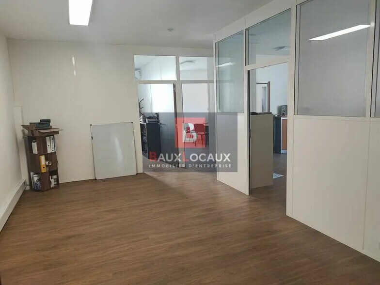 Office in Salon-de-Provence for lease - Building Photo - Image 1 of 9