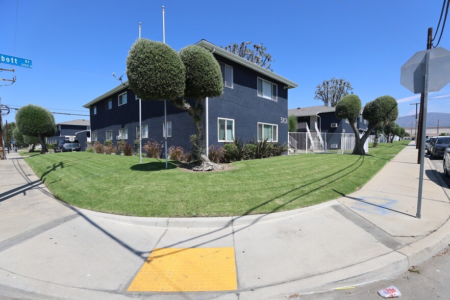 3101-3119 Abbott St, Pomona, CA for sale - Building Photo - Image 1 of 8