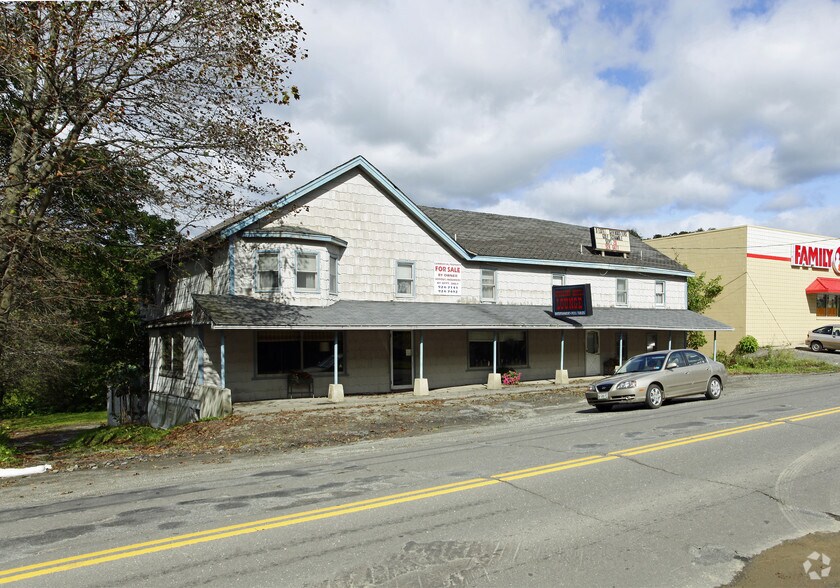 35 Spring St, Dexter, ME for sale - Primary Photo - Image 1 of 1