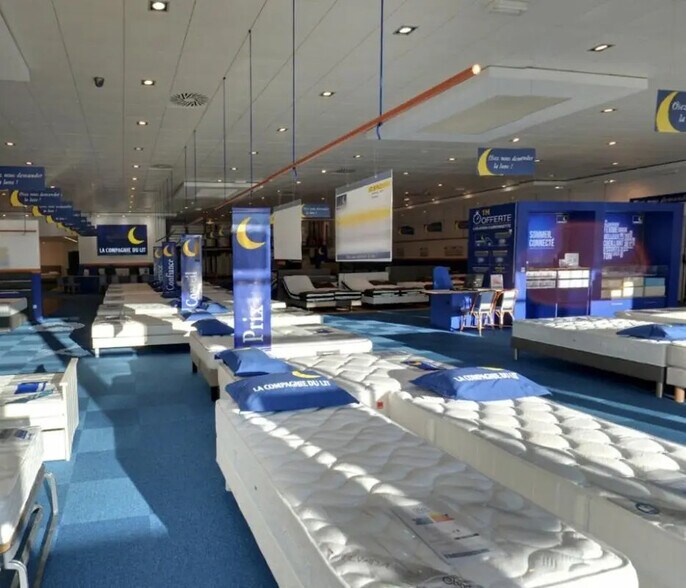 Retail in Les Pennes-Mirabeau for lease - Interior Photo - Image 3 of 5