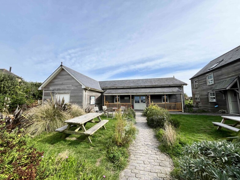 Barnett Way, Bryher for lease - Primary Photo - Image 1 of 5
