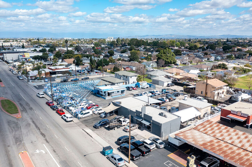 15804 Lakewood Blvd, Bellflower, CA for sale - Building Photo - Image 3 of 6