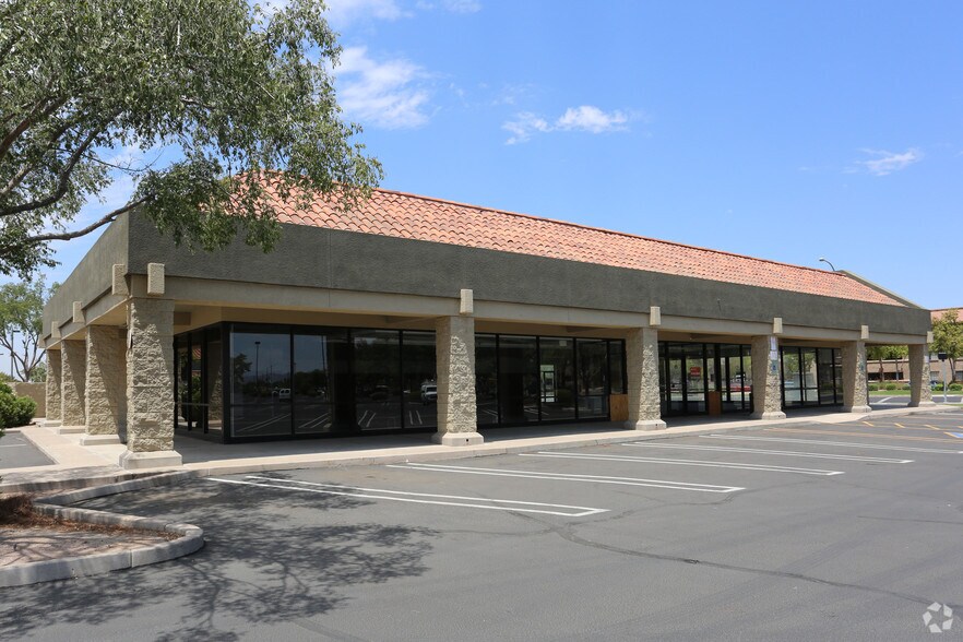 251 E Brown Rd, Mesa, AZ for lease - Building Photo - Image 3 of 4