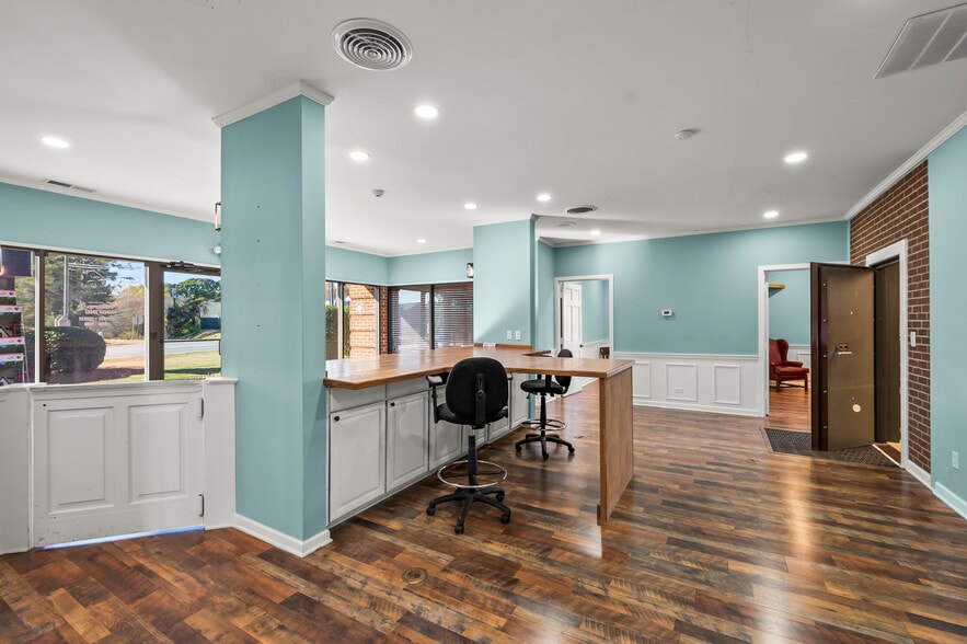 1001 S State St, Yadkinville, NC for sale - Building Photo - Image 3 of 9