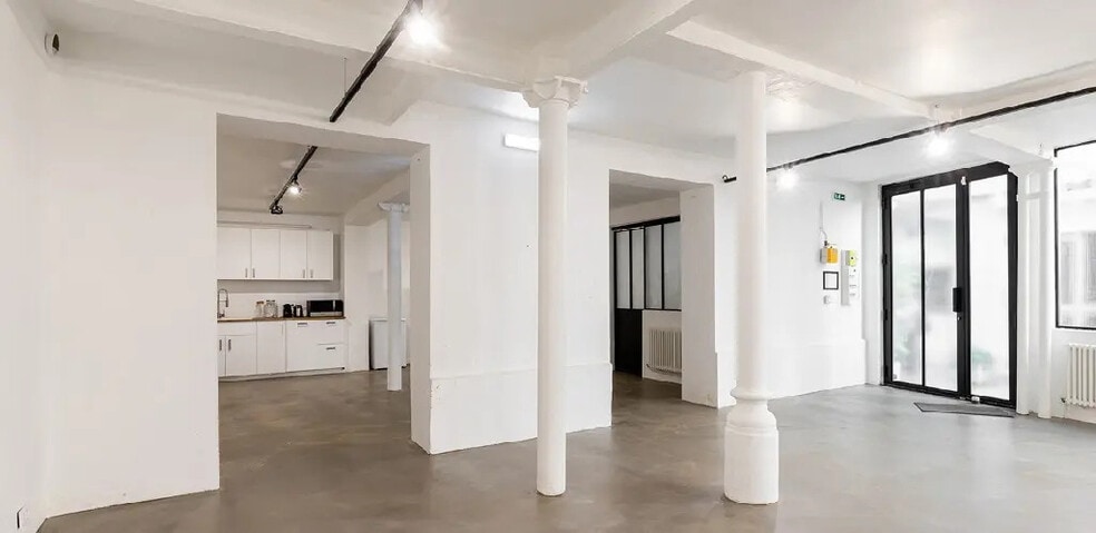 Office in Paris for lease - Interior Photo - Image 3 of 5