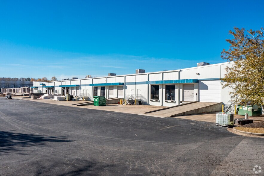 700 Westlake Pky SW, Atlanta, GA for lease - Building Photo - Image 2 of 5