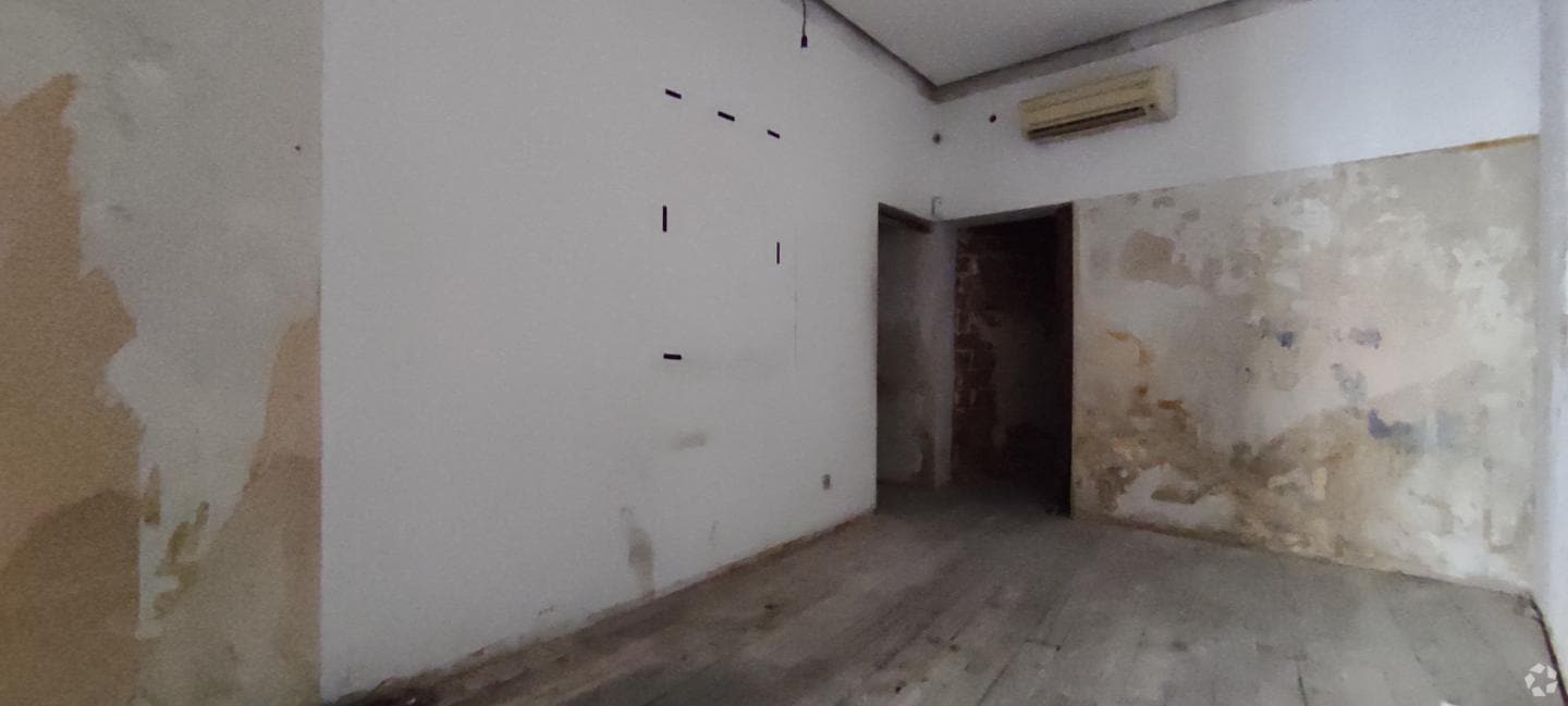 Madrid, MAD 28015 - Unit Puerta 01 -  - Interior Photo - Image 2 of 22