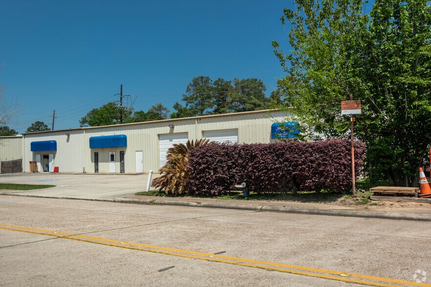 190 Magic Oaks Dr, Spring, TX for sale - Building Photo - Image 3 of 6