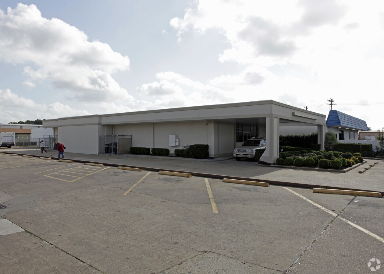 4135 Spencer Hwy, Pasadena, TX 77504