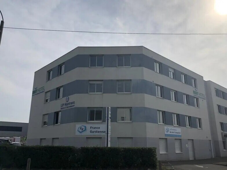 Office in Chantepie for lease - Building Photo - Image 3 of 8