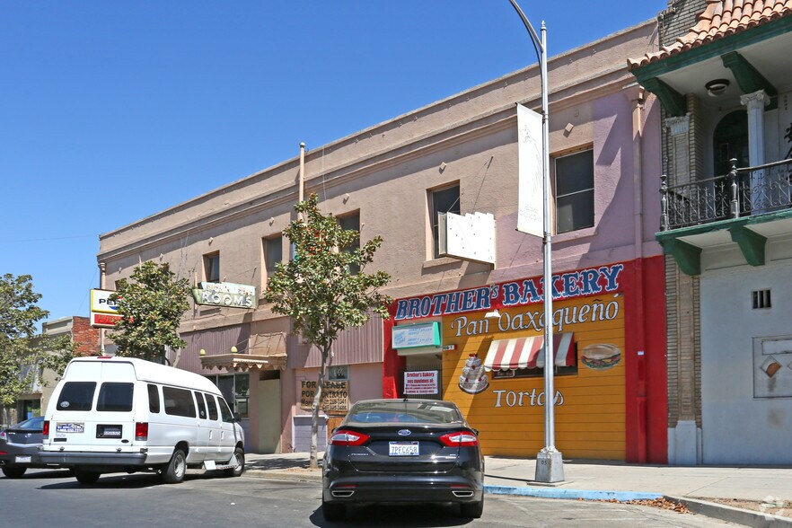 938-952 F St, Fresno, CA for lease - Building Photo - Image 2 of 6