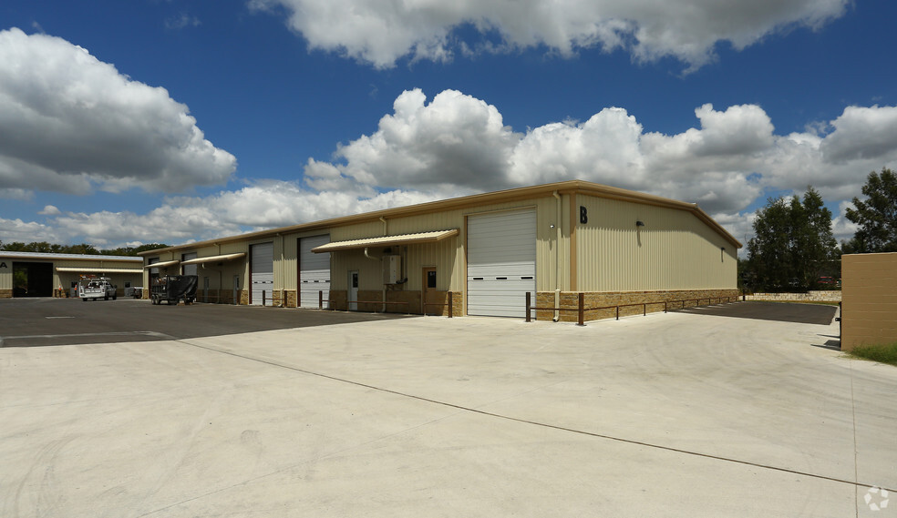 4200 Burch Dr, Del Valle, TX for lease - Building Photo - Image 1 of 12