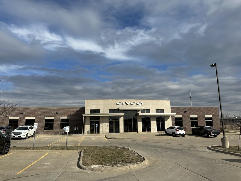 2301 Jones Blvd, Coralville, IA for sale - Primary Photo - Image 1 of 21