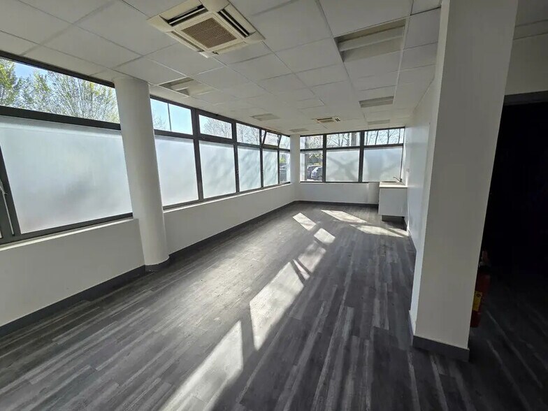 Office in Villepinte for sale - Interior Photo - Image 3 of 11