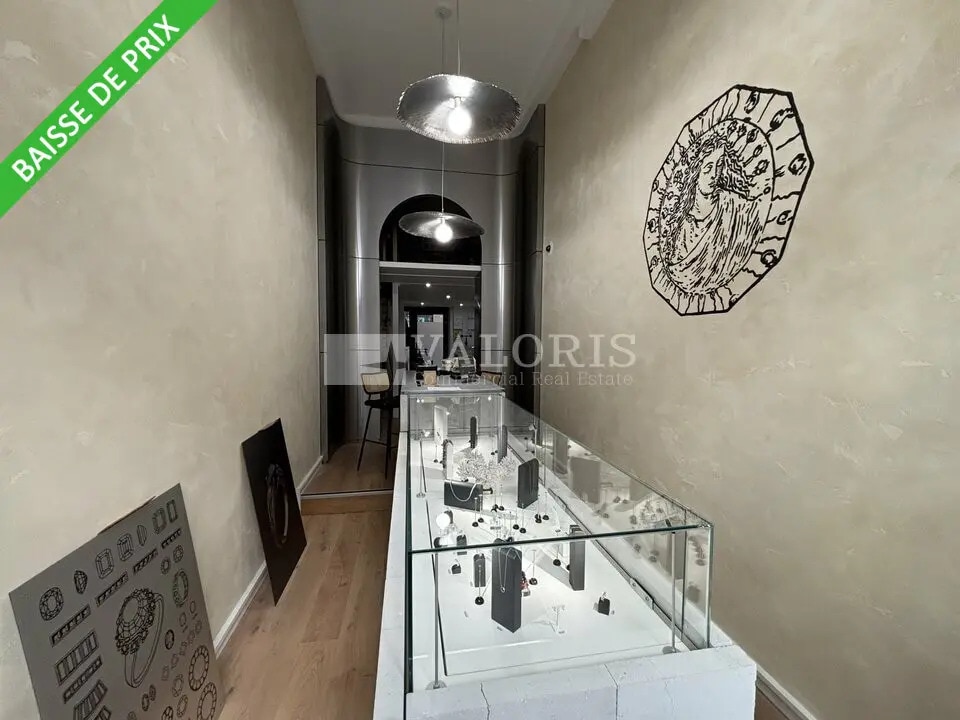 Retail in Lyon for lease Interior Photo- Image 1 of 7