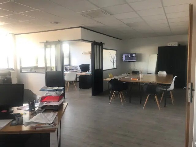 Flex in Salon-de-Provence for lease - Building Photo - Image 3 of 15