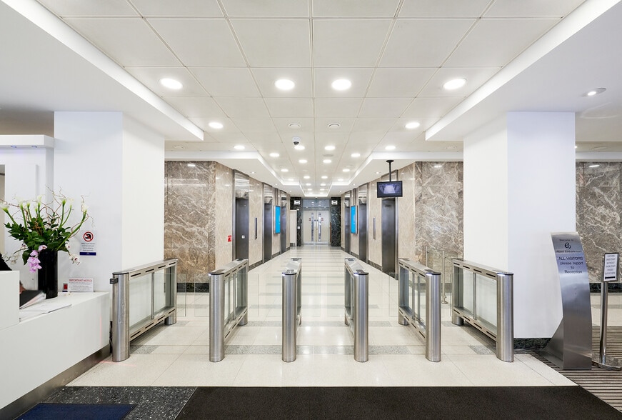 87-89 Albert Emba, London for lease - Interior Photo - Image 3 of 8