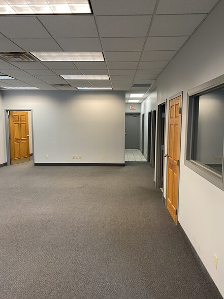 10143 Royalton Rd, North Royalton, OH for lease - Interior Photo - Image 3 of 16