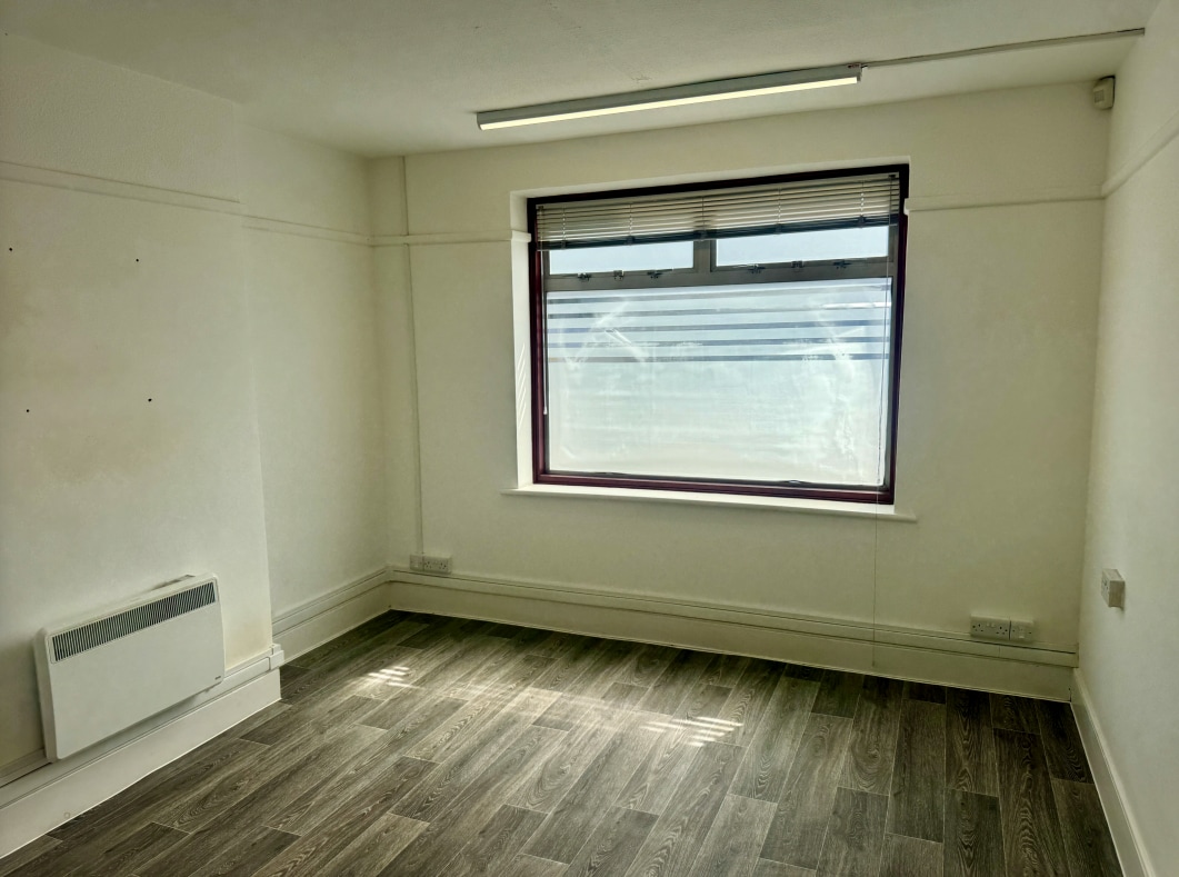 27 Sea View Rd, Poole for lease Interior Photo- Image 1 of 3