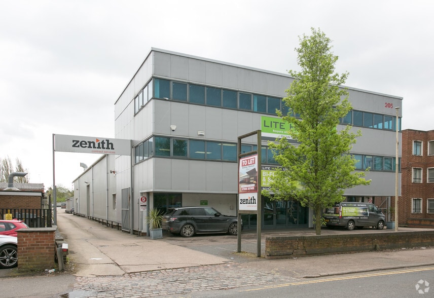 205 Torrington Ave, Coventry for sale - Primary Photo - Image 1 of 1