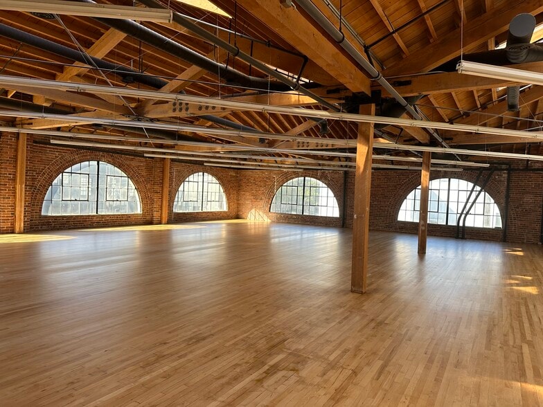 732 Brannan St, San Francisco, CA for lease - Interior Photo - Image 3 of 3