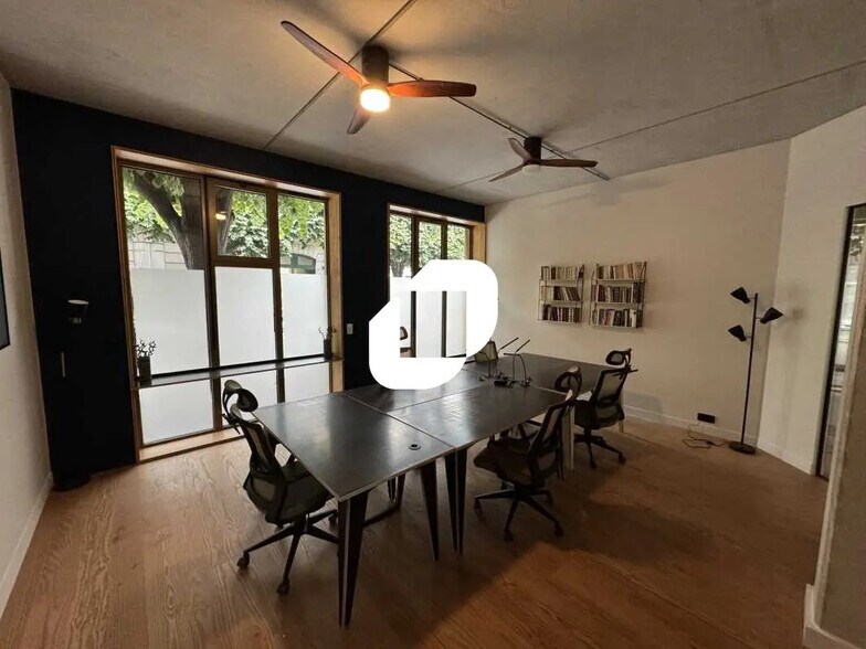 Office in Ivry-sur-Seine for lease - Interior Photo - Image 2 of 11