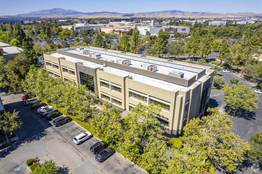 5700 Stoneridge Mall Rd, Pleasanton, CA for lease - Building Photo - Image 1 of 4