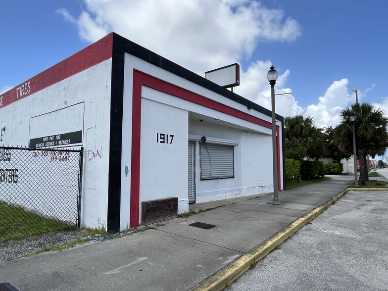 1917 N Dixie Hwy, West Palm Beach, FL for lease - Building Photo - Image 3 of 40