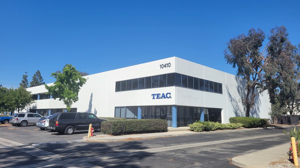 10410 Pioneer Blvd, Santa Fe Springs, CA for lease - Building Photo - Image 1 of 11