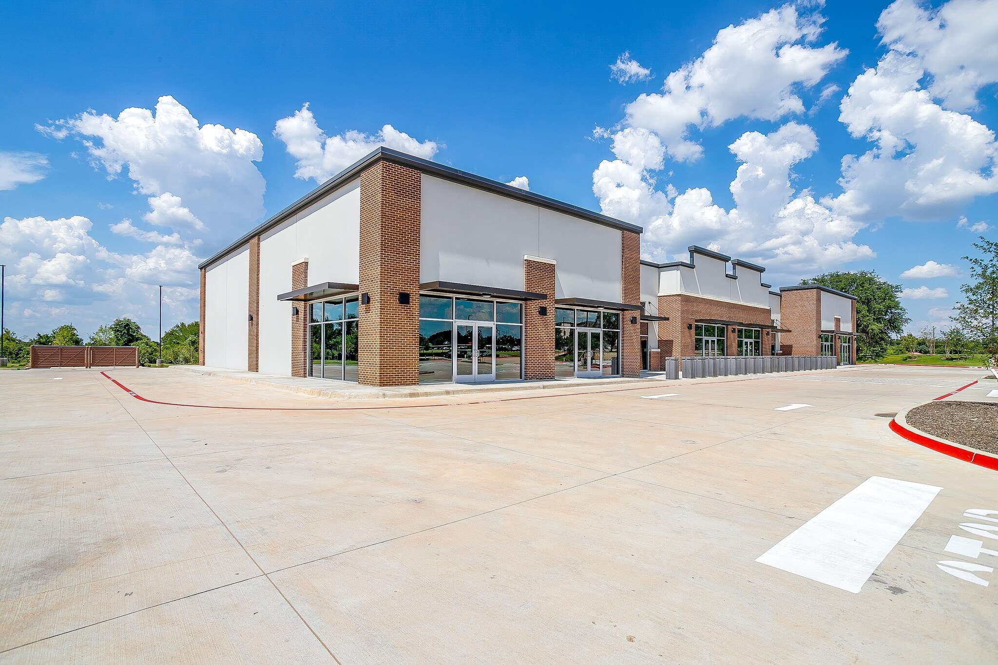 4004 E US Highway 377, Granbury, TX for lease Interior Photo- Image 1 of 9