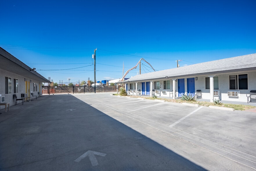 1414-1418 S 3rd St, Las Vegas, NV for lease - Building Photo - Image 2 of 7