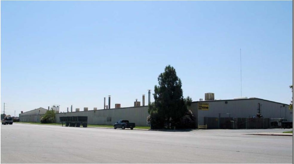 Multi-Tenant Office/Warehouse portfolio of 2 properties for sale on LoopNet.com - Primary Photo - Image 3 of 5