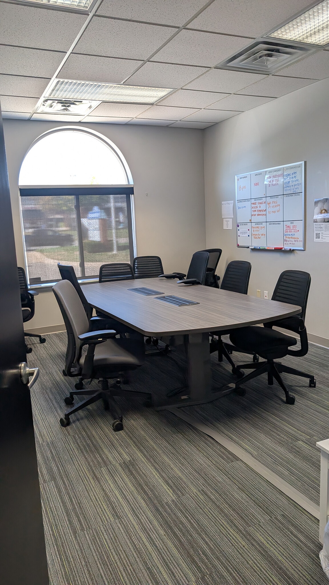 44720 Hayes Rd, Clinton Township, MI for lease Interior Photo- Image 1 of 4