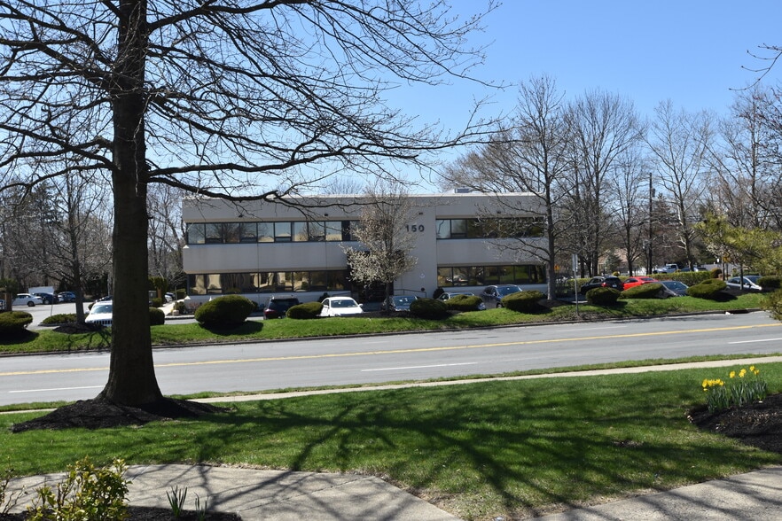 150 Airport Executive Park, Nanuet, NY for lease - Building Photo - Image 2 of 8