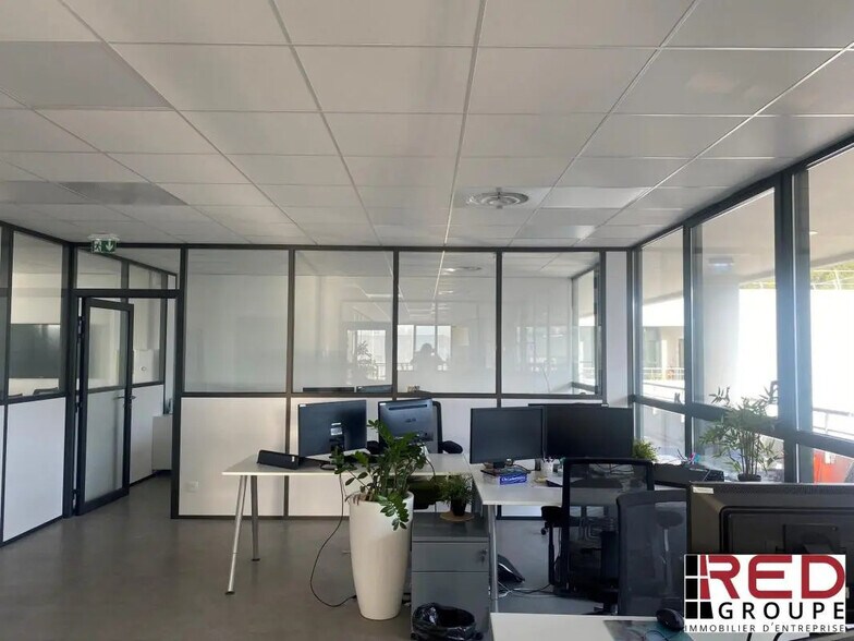 Office in La Ciotat for lease - Building Photo - Image 2 of 5